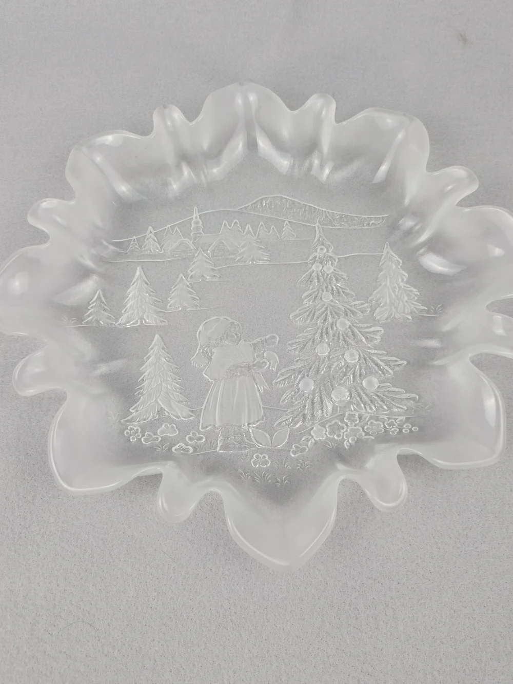 Title: Vintage Mikasa Walther-Glas Christmas Story Plate - Frosted Etched Glass